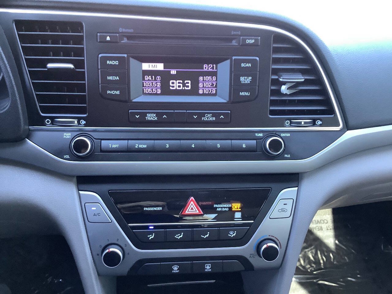 Used 2017 Hyundai Elantra SE FWD image 32
