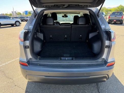 Used 2021 Jeep Cherokee Latitude Plus AWD/4WD image 6