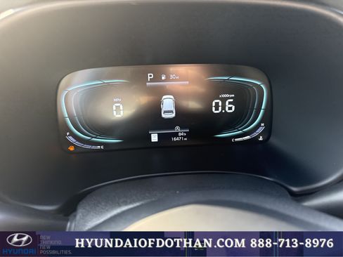 Used 2025 Kia Soul LX w/ LX Technology Package FWD image 8