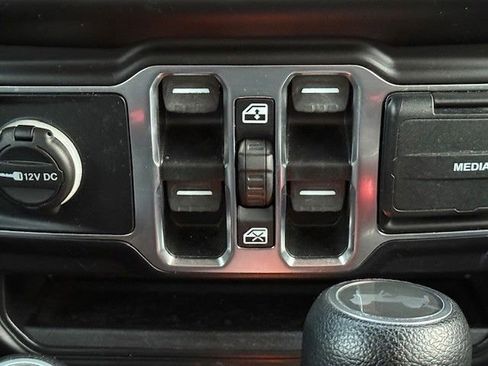 Used 2020 Jeep Wrangler Unlimited Sahara image 33