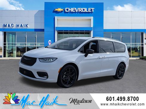 Used 2024 Chrysler Pacifica Touring-L w/ S Appearance Package image 1