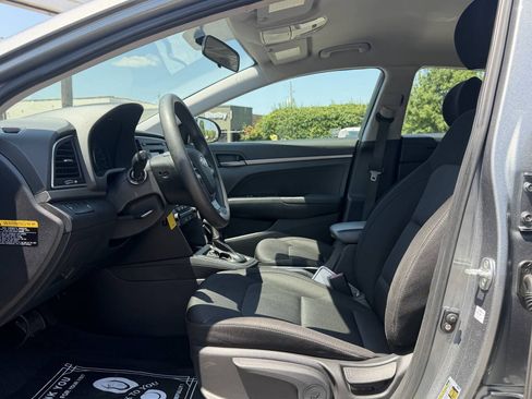 Used 2018 Hyundai Elantra SE w/ Cargo Package FWD image 12