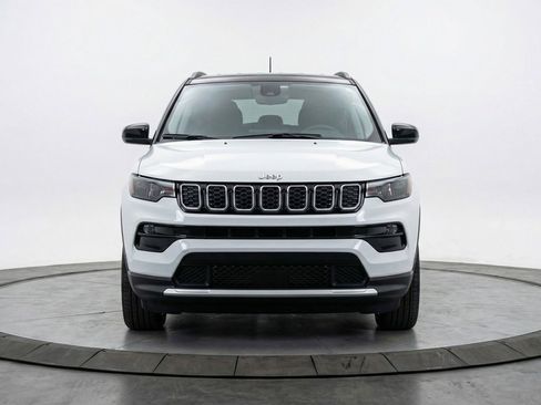 Used 2025 Jeep Compass Limited AWD/4WD image 2