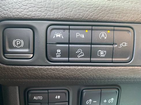 Used 2022 GMC Yukon Denali AWD/4WD image 20
