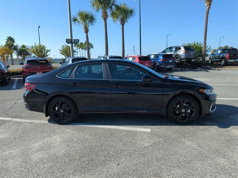 New 2026 Volkswagen Jetta SE image 3