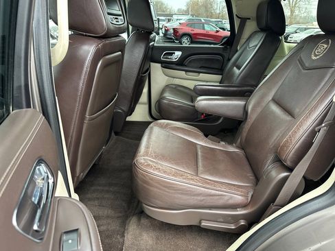 Used 2014 Cadillac Escalade Platinum image 17
