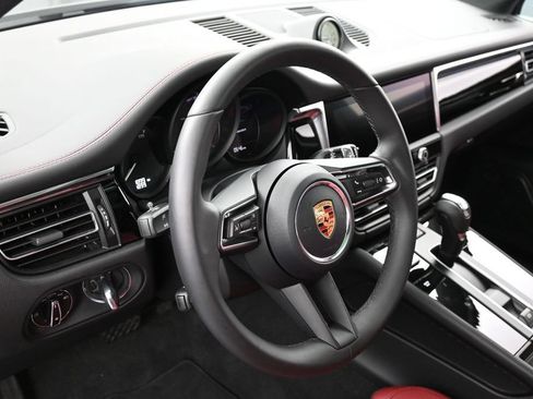 Certified 2026 Porsche Macan AWD/4WD image 16