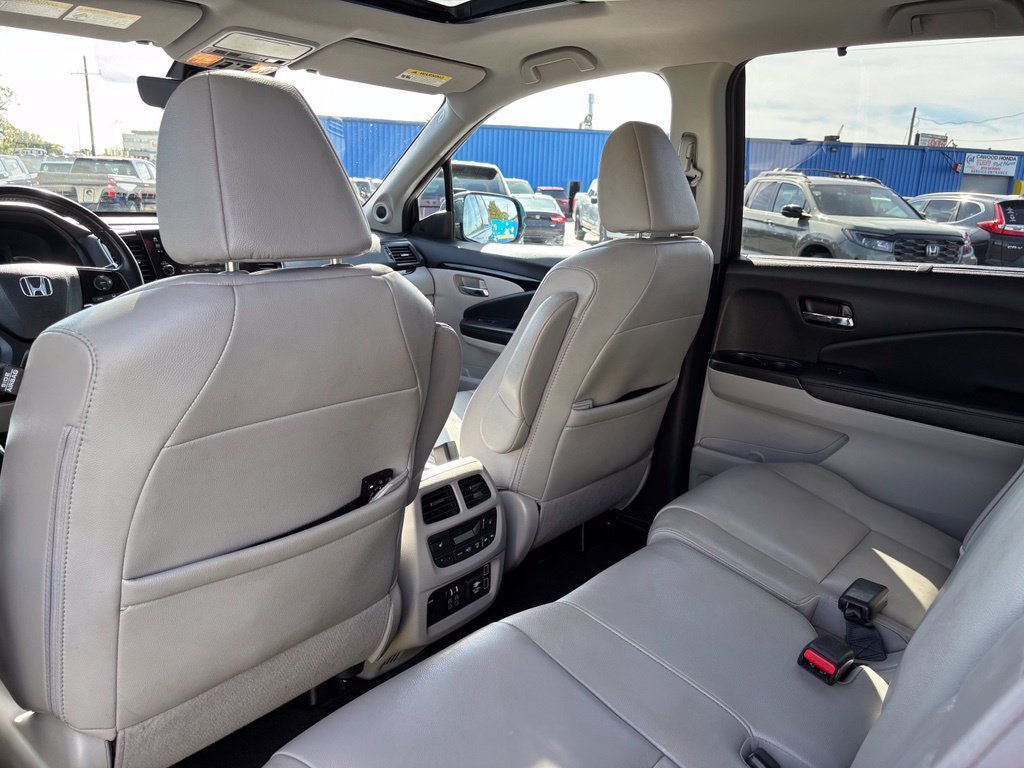 Certified 2019 Honda Pilot Touring image 16