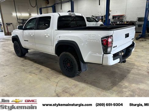 Used 2022 Toyota Tacoma TRD Pro AWD/4WD image 2