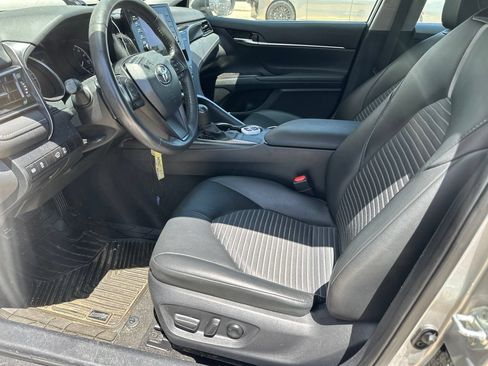 Used 2024 Toyota Camry SE FWD image 3