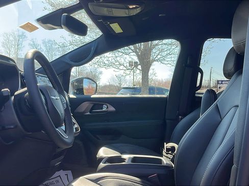 New 2026 Chrysler Pacifica Select FWD image 10