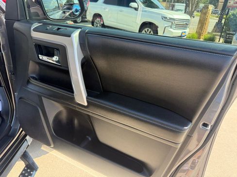 Used 2014 Toyota 4Runner SR5 Premium w/ Convenience Package AWD/4WD image 16