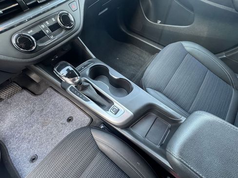 Used 2025 Buick Envista Preferred image 39