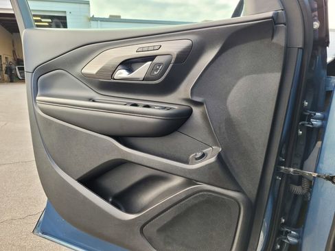 Used 2024 GMC Terrain SLT image 25