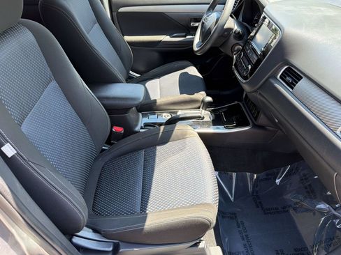 Used 2018 Mitsubishi Outlander ES AWD/4WD image 24