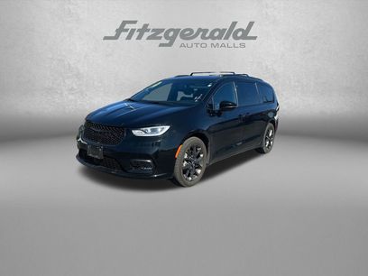 Used 2025 Chrysler Pacifica Limited