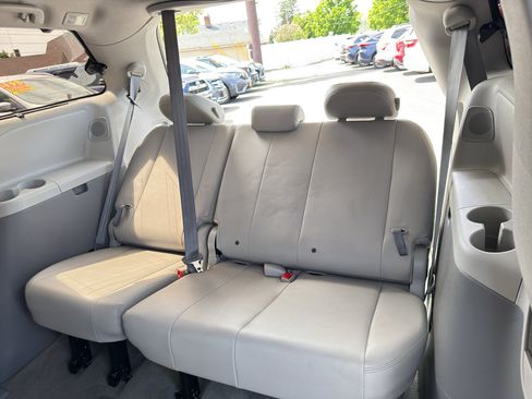 Used 2012 Toyota Sienna XLE w/ XLE Navigation Pkg AWD/4WD image 17