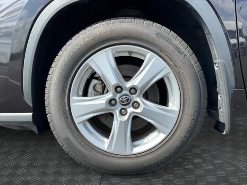 Used 2020 Toyota Highlander LE AWD/4WD image 14