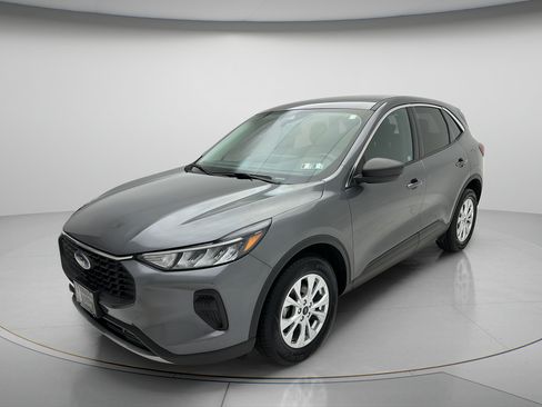Used 2023 Ford Escape Active w/ Tech Pack #1 AWD/4WD image 3