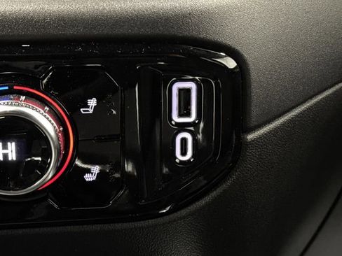 Used 2025 GMC Sierra 1500 Elevation image 24