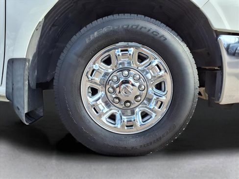 Used 2013 Nissan NV 3500 SL w/ Technology Pkg image 9