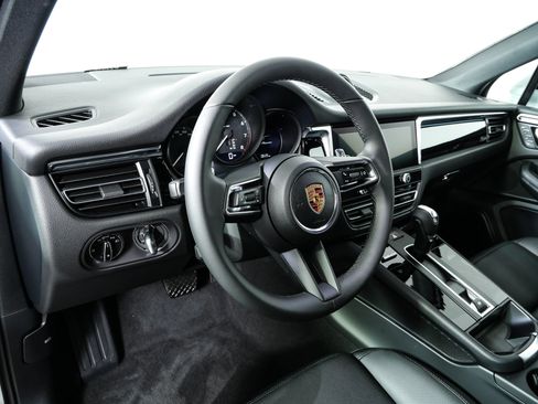 New 2026 Porsche Macan AWD/4WD image 4
