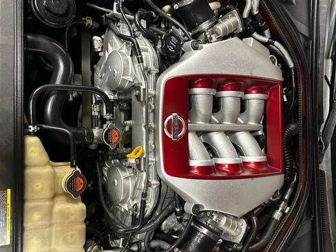 Used 2015 Nissan GT-R Premium image 19