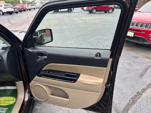 Used 2014 Jeep Patriot Limited w/ Sun/Sound Group FWD image 8