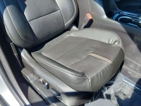 Used 2022 Chevrolet Equinox Premier FWD image 25