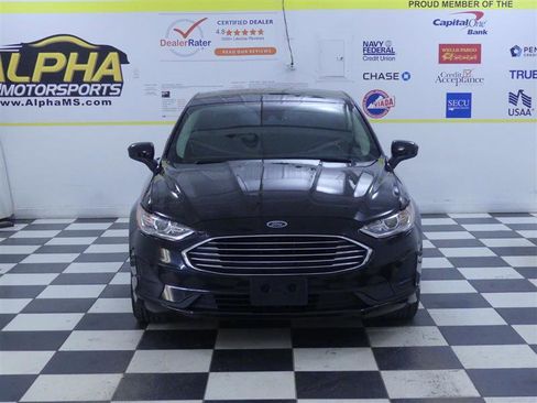 Used 2020 Ford Fusion SE FWD image 2