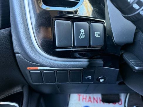 Used 2018 Mitsubishi Outlander 4WD Plug-In Hybrid image 32