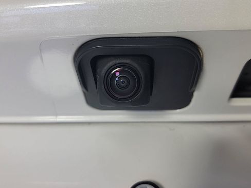 Used 2025 Honda CR-V EX-L image 9