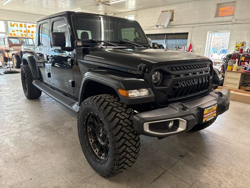 Used 2021 Jeep Gladiator Sport image 90