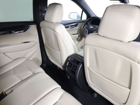 Used 2018 Cadillac XT5 FWD image 39
