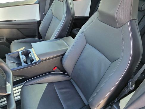 Used 2024 Tesla Cybertruck AWD Crew Cab image 11