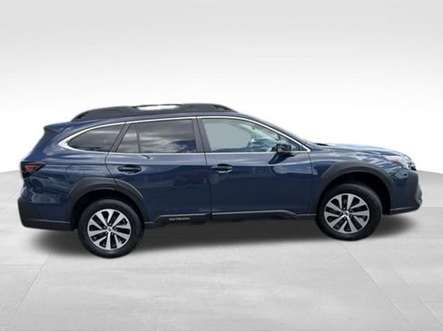 Used 2024 Subaru Outback Premium AWD/4WD image 6