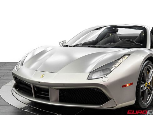 Used 2019 Ferrari 488 Spider RWD image 16