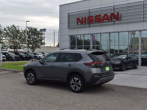 Used 2023 Nissan Rogue SV w/ SV Premium B Package FWD image 5