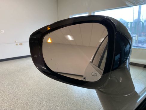 Used 2024 Chrysler Pacifica Touring-L FWD image 39
