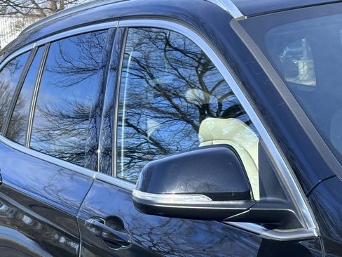 Used 2020 BMW X1 xDrive28i w/ Premium Package image 3