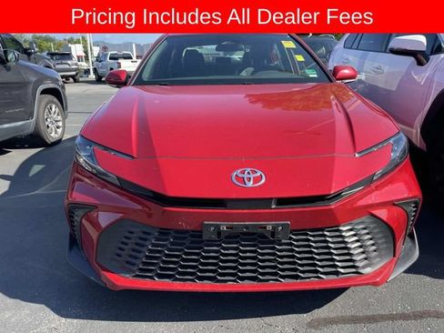Used 2025 Toyota Camry SE FWD image 13