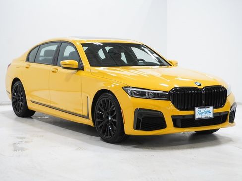 Used 2021 BMW 750i xDrive w/ Executive Package image 4