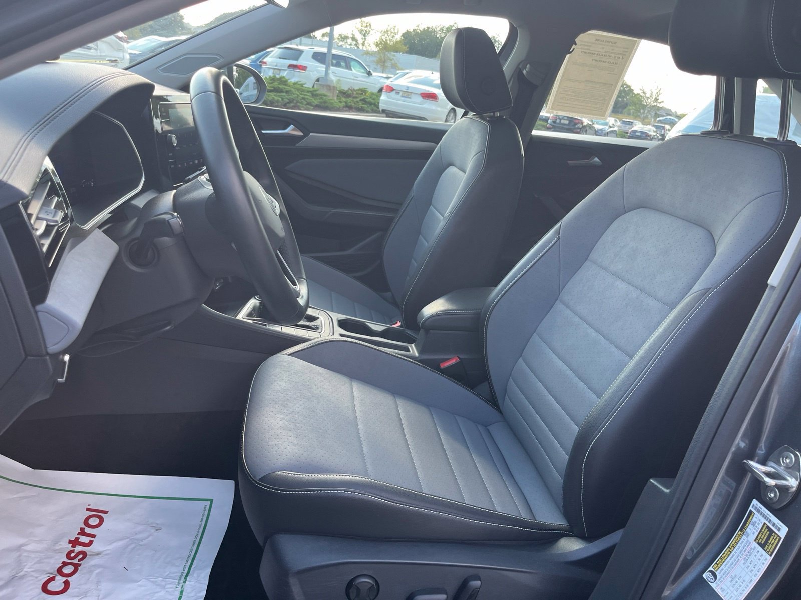 Certified 2025 Volkswagen Jetta SE FWD image 27