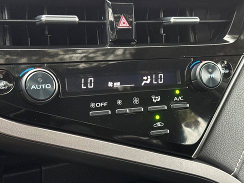 Used 2023 Toyota Camry SE image 19