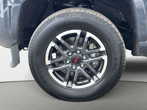 Used 2025 Toyota Tacoma TRD Sport image 9