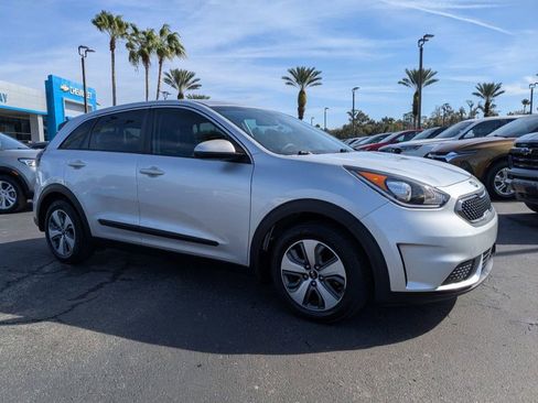 Used 2018 Kia Niro FE image 2
