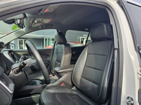 Used 2024 GMC Terrain SLT AWD/4WD image 18