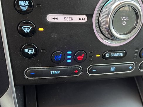 Used 2016 Ford Explorer Platinum image 30