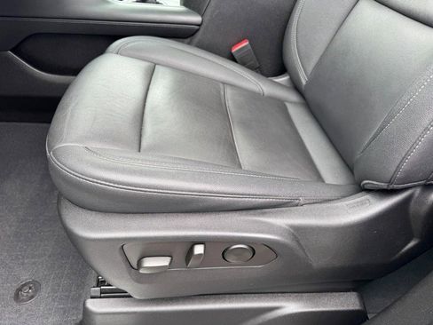 Used 2023 Chevrolet Suburban Z71 w/ Luxury Package image 16