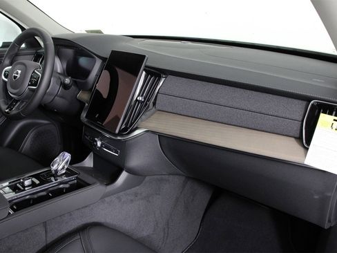 New 2026 Volvo XC90 B5 Core image 9